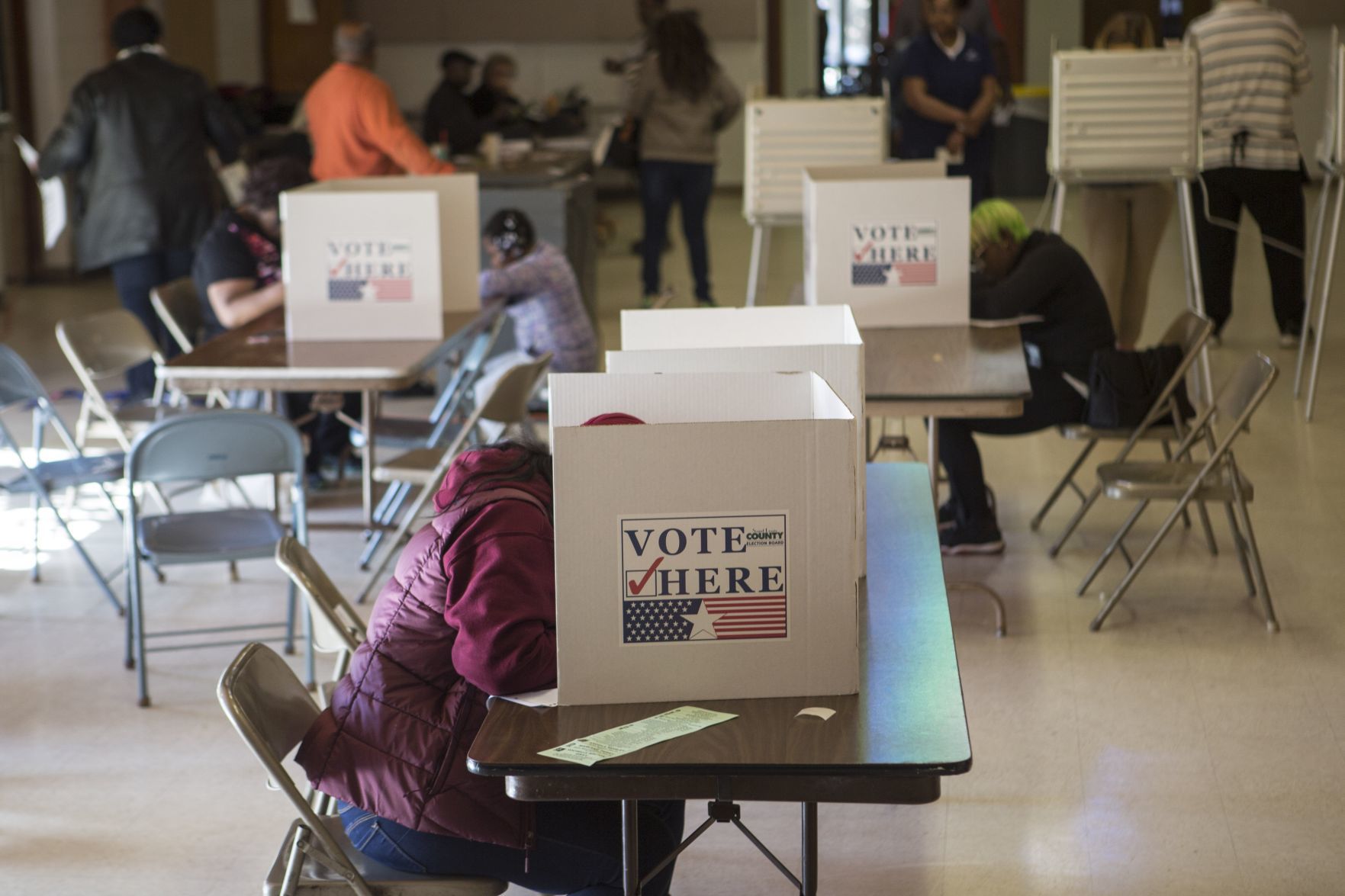 Midterm election voting
